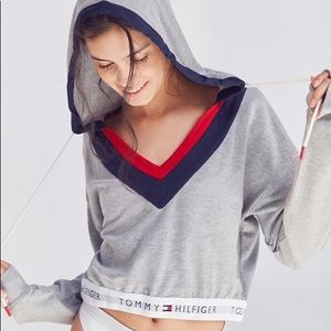 Tommy Hilfiger Cropped Sweatshirt Urban Outfitters